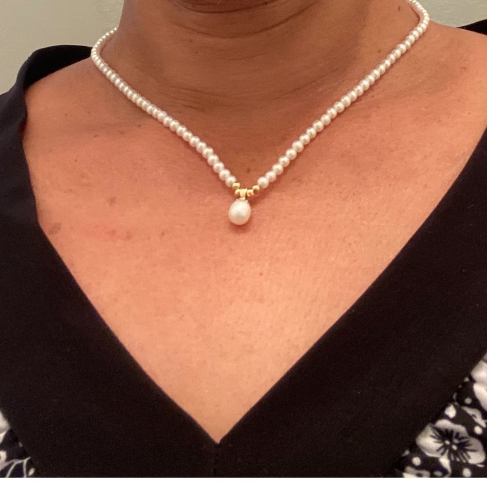 Beautiful solid 14k gold genuine cultured pearl necklace. L:16” weighs:8.1g